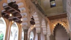 Arcs polylobés du palais Aljafería - JPEG - 86 ko - 1024×768 px