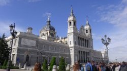 Cathédrale de l'Almudena (Madrid) - JPEG - 137 ko - 1024×577 px