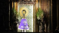 La vierge de Notre Dame du Pilar (Saragosse) - JPEG - 97.9 ko - 1024×768 px