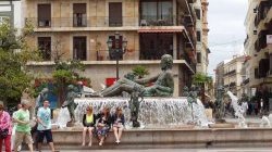Plaza de la Virgen y el Miguelete - JPEG - 44.6 ko - 640×360 px