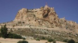 Alicante et le Mont Benacantil - JPEG - 38.1 ko - 650×435 px